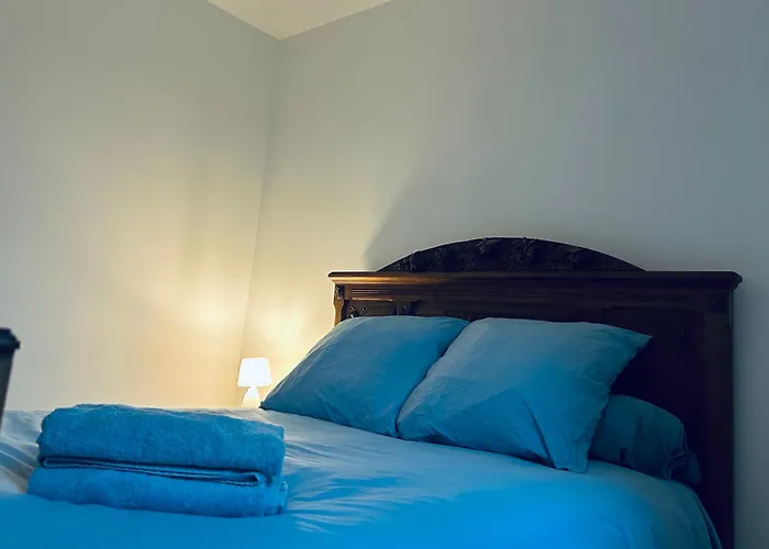 3 Lits Proche De Commerces Et Avec Clim *