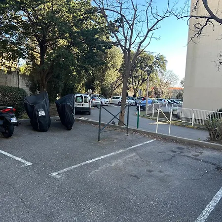 3 Lits Proche De Commerces Et Avec Clim *