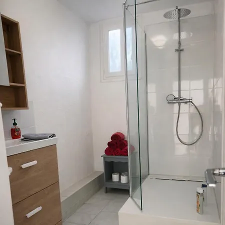 Apartmán Spacious And Bright Near 3beds Ac Quiet With Garden Near