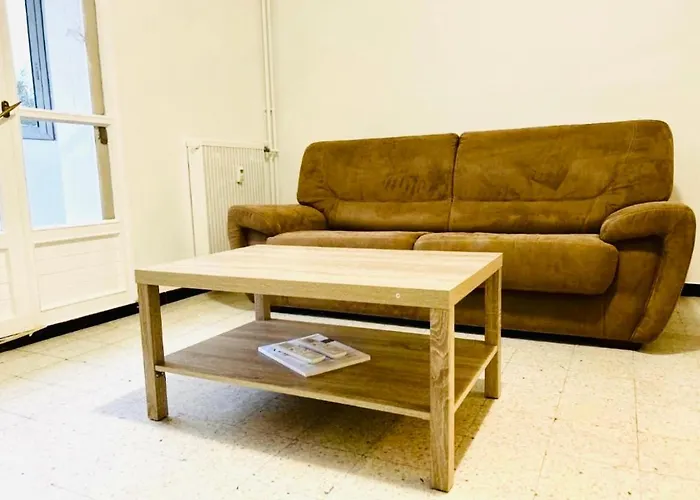 3 Lits Proche De Commerces Et Avec Clim *