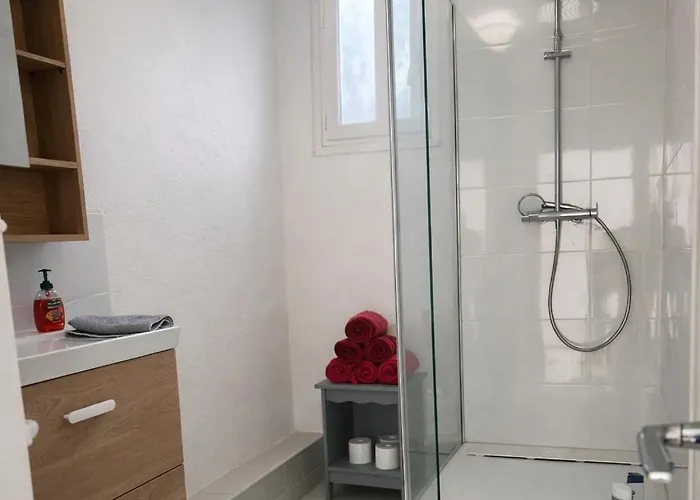 Apartment 3 Lits Proche De Commerces Et Avec Clim